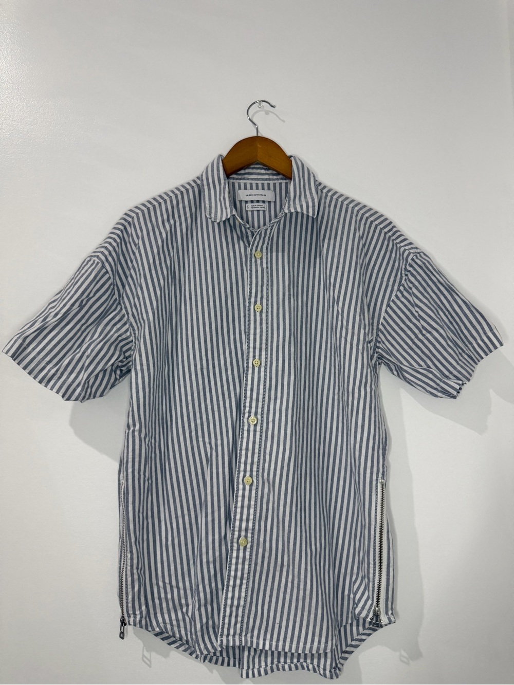 Urban Outfitters Men's Short-Sleeve Button-Down Shirt - Blue & White Stripes